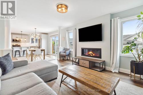 12 Circlewood Drive, St. Thomas, ON - Indoor Photo Showing Living Room With Fireplace