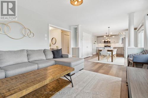 12 Circlewood Drive, St. Thomas, ON - Indoor Photo Showing Living Room