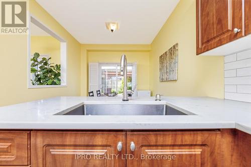 6 Eagleview Way, Halton Hills, ON - Indoor Photo Showing Kitchen