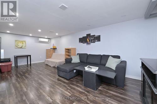 20 Hallcrown Court, Brampton, ON - Indoor Photo Showing Living Room