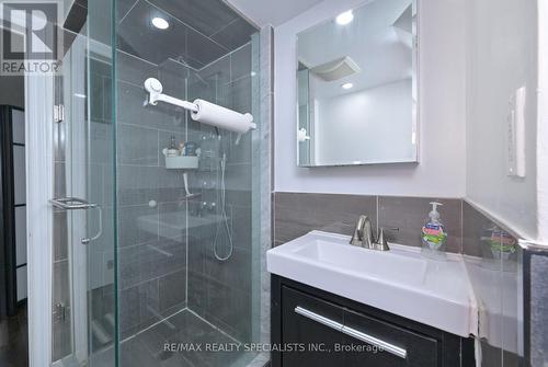 20 Hallcrown Court, Brampton, ON - Indoor Photo Showing Bathroom