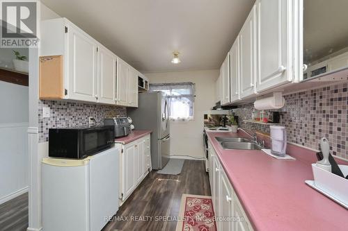 20 Hallcrown Court, Brampton, ON - Indoor Photo Showing Kitchen With Double Sink