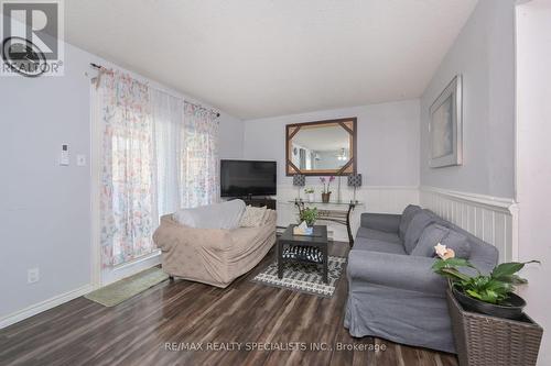 20 Hallcrown Court, Brampton, ON - Indoor Photo Showing Living Room