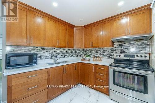 89 Darras Court E, Brampton, ON - Indoor Photo Showing Kitchen With Double Sink