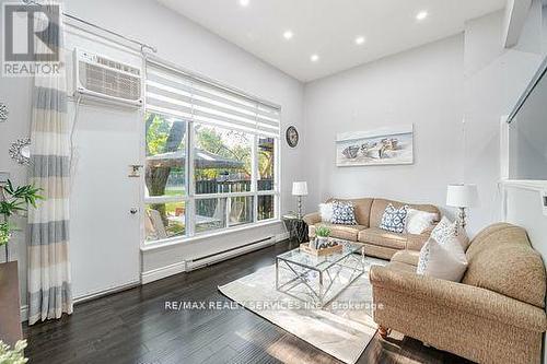 89 Darras Court E, Brampton, ON - Indoor Photo Showing Living Room