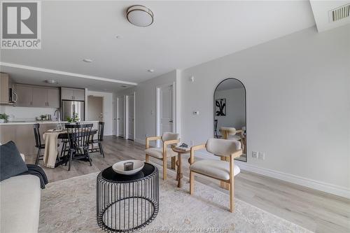 1611 Banwell Road Unit# 416, Windsor, ON - Indoor Photo Showing Living Room