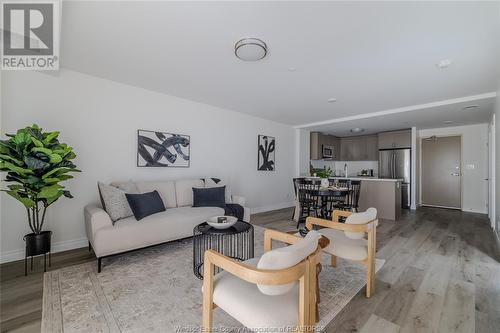 1611 Banwell Road Unit# 416, Windsor, ON - Indoor Photo Showing Living Room