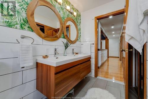 2749 Jacob Drive, Windsor, ON - Indoor Photo Showing Bathroom