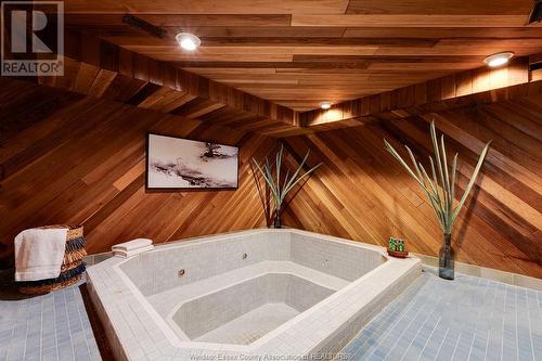 2749 Jacob Drive, Windsor, ON - Indoor Photo Showing Bathroom