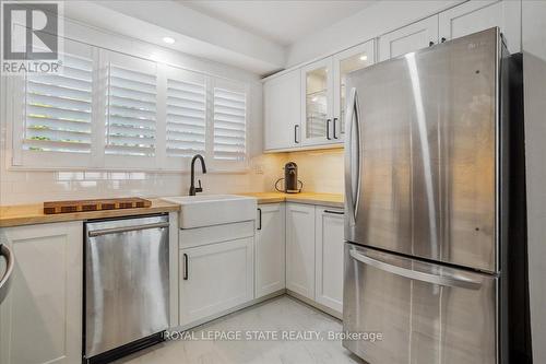 19 - 125 Bonaventure Drive, Hamilton (Gilbert), ON - Indoor Photo Showing Kitchen