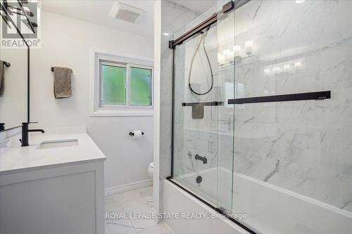 19 - 125 Bonaventure Drive, Hamilton, ON - Indoor Photo Showing Bathroom