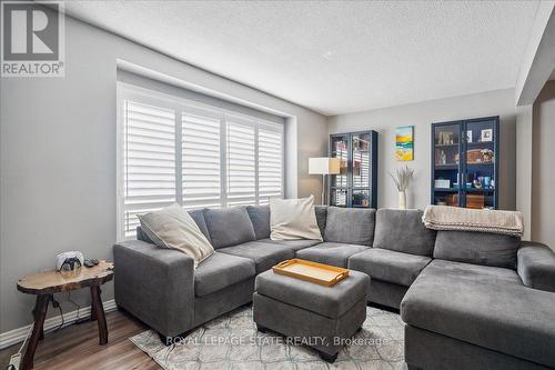 19 - 125 Bonaventure Drive, Hamilton, ON - Indoor Photo Showing Living Room