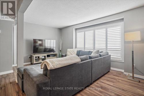 19 - 125 Bonaventure Drive, Hamilton, ON - Indoor Photo Showing Living Room