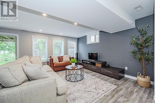 173 Clair Road W, Guelph (Clairfields), ON - Indoor Photo Showing Living Room