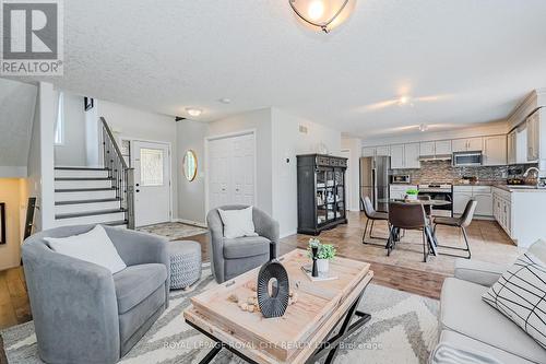 173 Clair Road W, Guelph (Clairfields), ON - Indoor Photo Showing Living Room