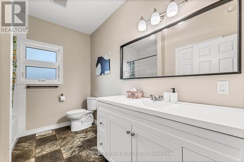 100 Queen Street, Kawartha Lakes, ON - Indoor Photo Showing Bathroom