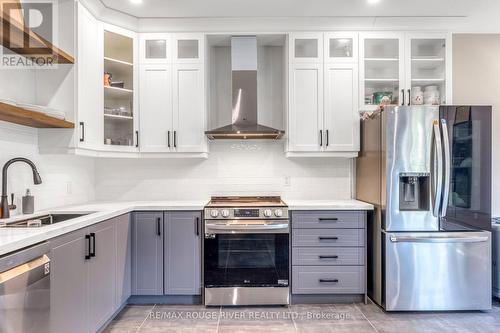 100 Queen Street, Kawartha Lakes (Fenelon Falls), ON - Indoor Photo Showing Kitchen With Upgraded Kitchen