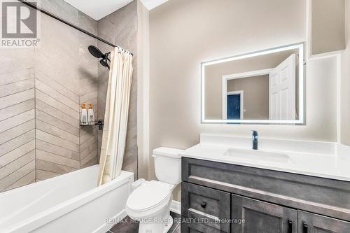 100 Queen Street, Kawartha Lakes, ON - Indoor Photo Showing Bathroom