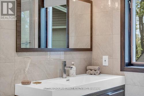 1 Windy Lane, Mcdougall, ON - Indoor Photo Showing Bathroom