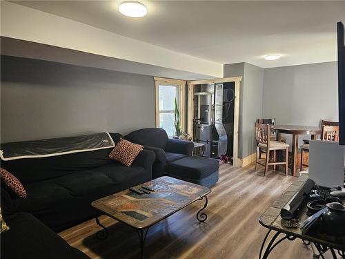 295 Killaly Street E, Port Colborne, ON - Indoor Photo Showing Living Room