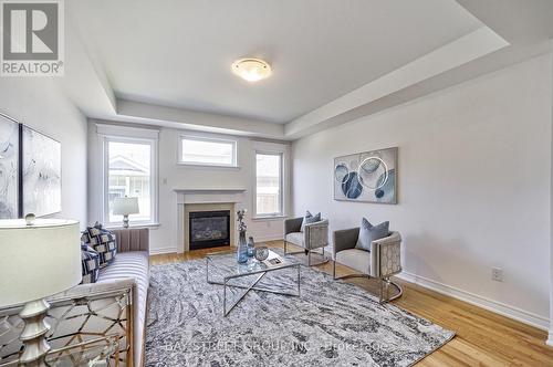 214 Paradelle Drive, Richmond Hill, ON - Indoor Photo Showing Living Room With Fireplace