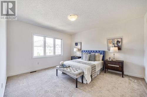 214 Paradelle Drive, Richmond Hill, ON - Indoor Photo Showing Bedroom