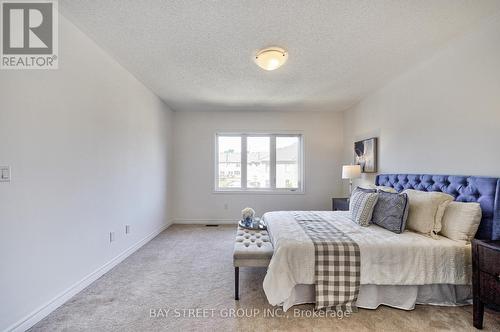 214 Paradelle Drive, Richmond Hill, ON - Indoor Photo Showing Bedroom