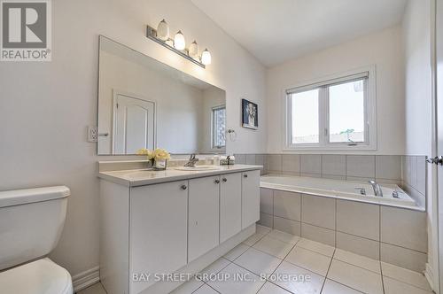 214 Paradelle Drive, Richmond Hill, ON - Indoor Photo Showing Bathroom