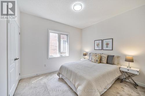 214 Paradelle Drive, Richmond Hill, ON - Indoor Photo Showing Bedroom