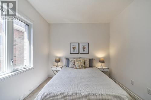 214 Paradelle Drive, Richmond Hill, ON - Indoor Photo Showing Bedroom