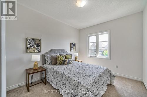 214 Paradelle Drive, Richmond Hill, ON - Indoor Photo Showing Bedroom