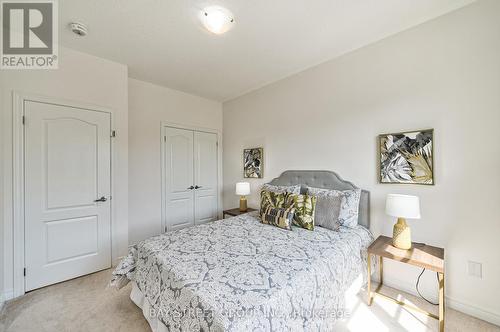 214 Paradelle Drive, Richmond Hill, ON - Indoor Photo Showing Bedroom