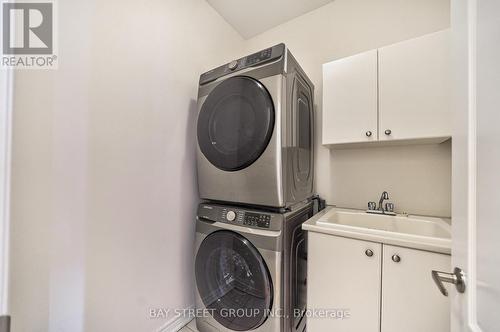 214 Paradelle Drive, Richmond Hill, ON - Indoor Photo Showing Laundry Room