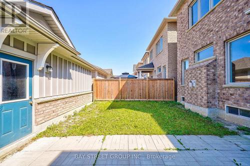 214 Paradelle Drive, Richmond Hill, ON - Outdoor