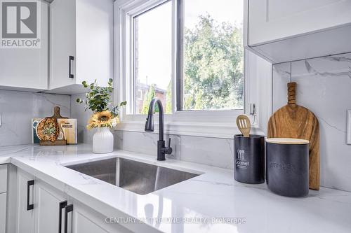 4 Waterwheel Street, Markham (Raymerville), ON - Indoor Photo Showing Kitchen