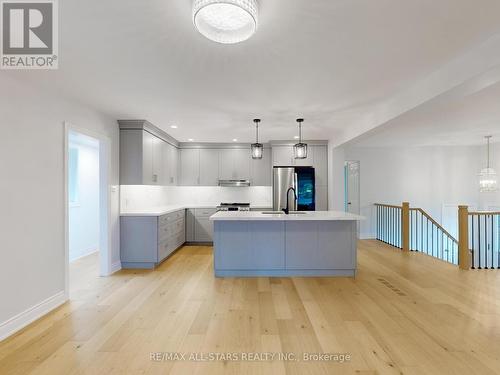 180 The Queensway Road N, Georgina (Historic Lakeshore Communities), ON - Indoor Photo Showing Kitchen With Upgraded Kitchen