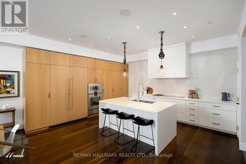 423 - 43 Hanna Avenue, Toronto, ON - Indoor Photo Showing Kitchen With Upgraded Kitchen