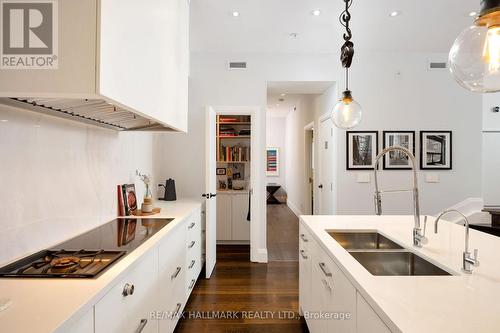 423 - 43 Hanna Avenue, Toronto, ON - Indoor Photo Showing Kitchen With Double Sink With Upgraded Kitchen