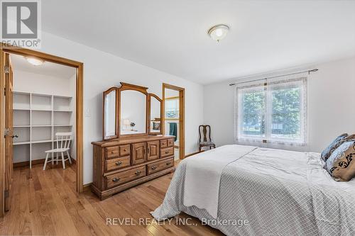 22 Anne Street, Penetanguishene, ON - Indoor Photo Showing Bedroom