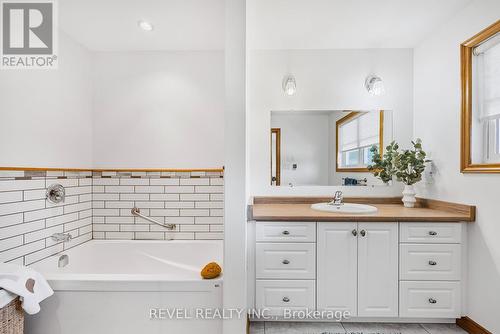 22 Anne Street, Penetanguishene, ON - Indoor Photo Showing Bathroom