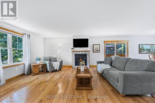 22 Anne Street, Penetanguishene, ON - Indoor Photo Showing Living Room With Fireplace