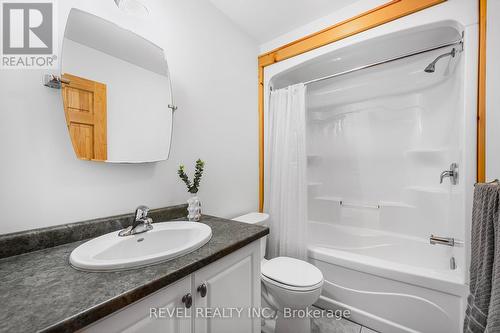 22 Anne Street, Penetanguishene, ON - Indoor Photo Showing Bathroom