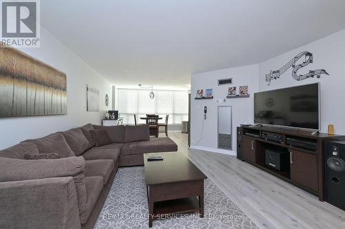 #1210 - 10 Laurelcrest Street, Brampton (Queen Street Corridor), ON - Indoor Photo Showing Living Room