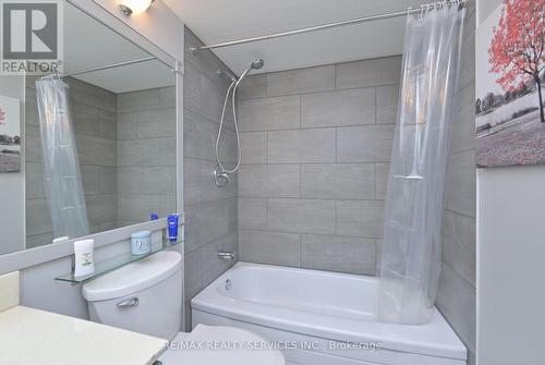 #1210 - 10 Laurelcrest Street, Brampton (Queen Street Corridor), ON - Indoor Photo Showing Bathroom