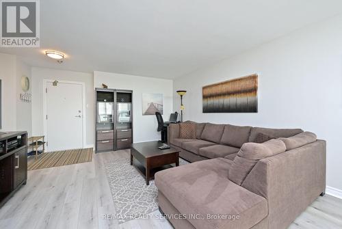 #1210 - 10 Laurelcrest Street, Brampton (Queen Street Corridor), ON - Indoor Photo Showing Living Room