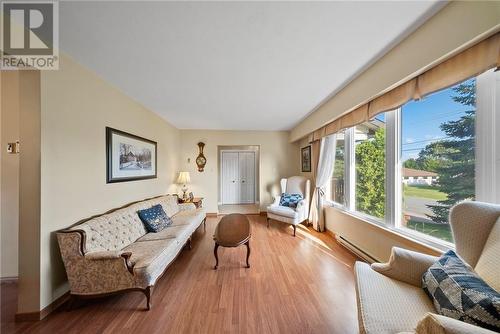 96 Strathmere Court, Greater Sudbury, ON - Indoor Photo Showing Living Room