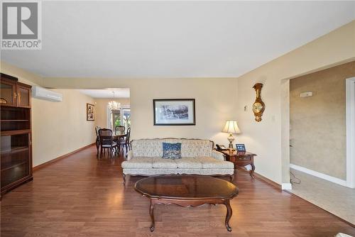 96 Strathmere Court, Greater Sudbury, ON - Indoor Photo Showing Living Room