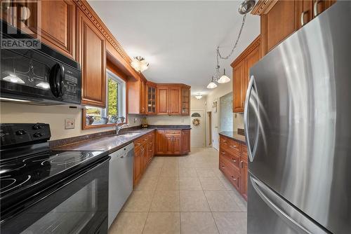 96 Strathmere Court, Greater Sudbury, ON - Indoor Photo Showing Kitchen