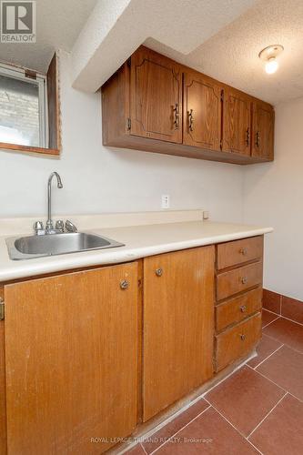 42 Balaclava Street, St. Thomas, ON - Indoor Photo Showing Kitchen