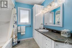 Main bathroom - 